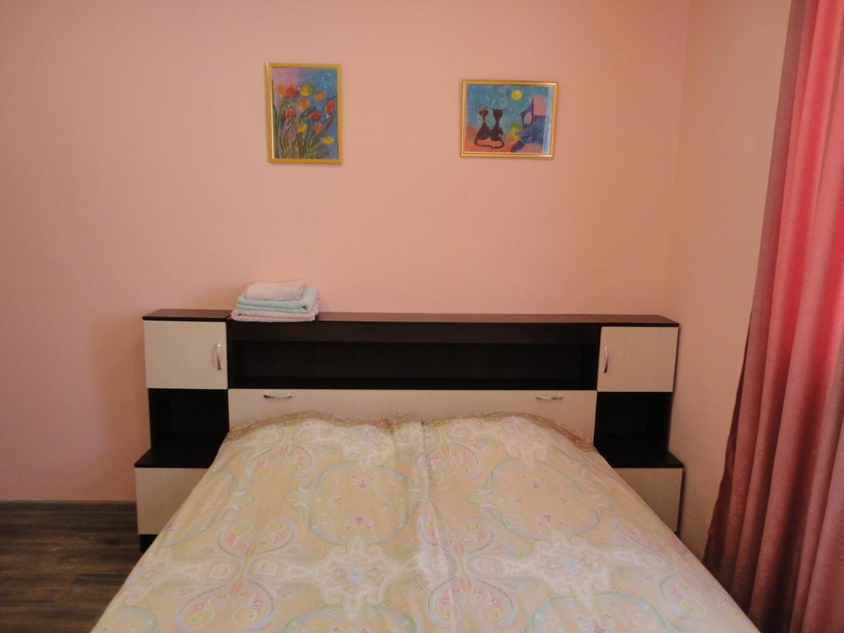 Like Home Guesthouse & Tours เยเรวาน ภายนอก รูปภาพ
