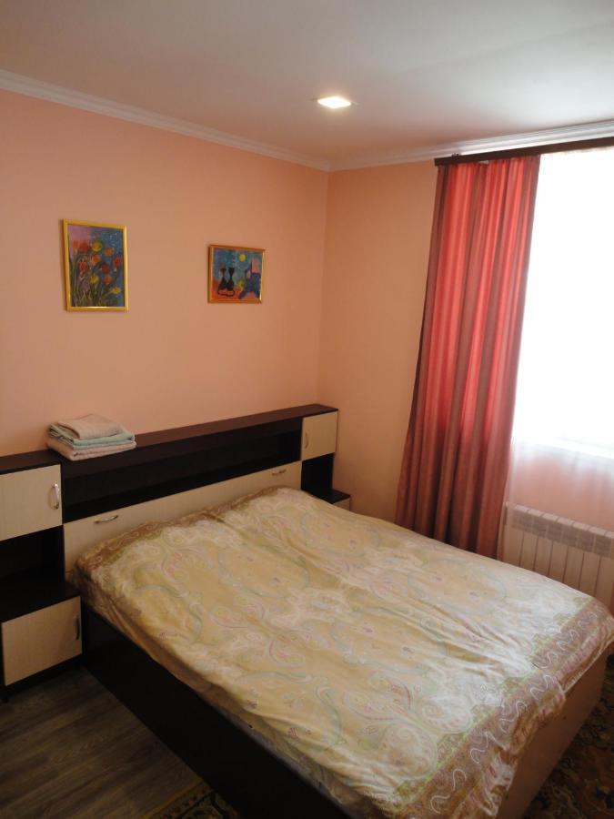 Like Home Guesthouse & Tours เยเรวาน ภายนอก รูปภาพ