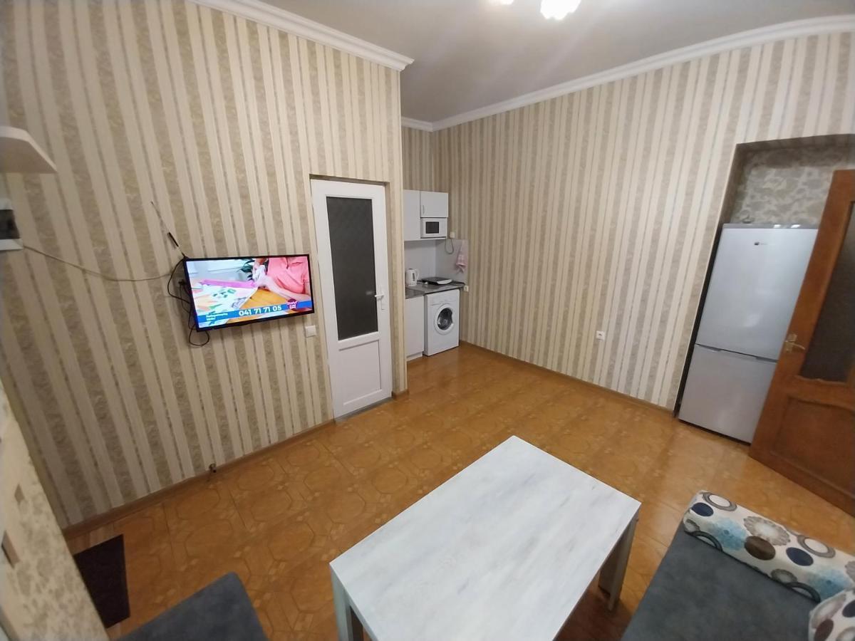 Like Home Guesthouse & Tours เยเรวาน ภายนอก รูปภาพ