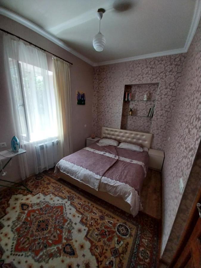 Like Home Guesthouse & Tours เยเรวาน ภายนอก รูปภาพ