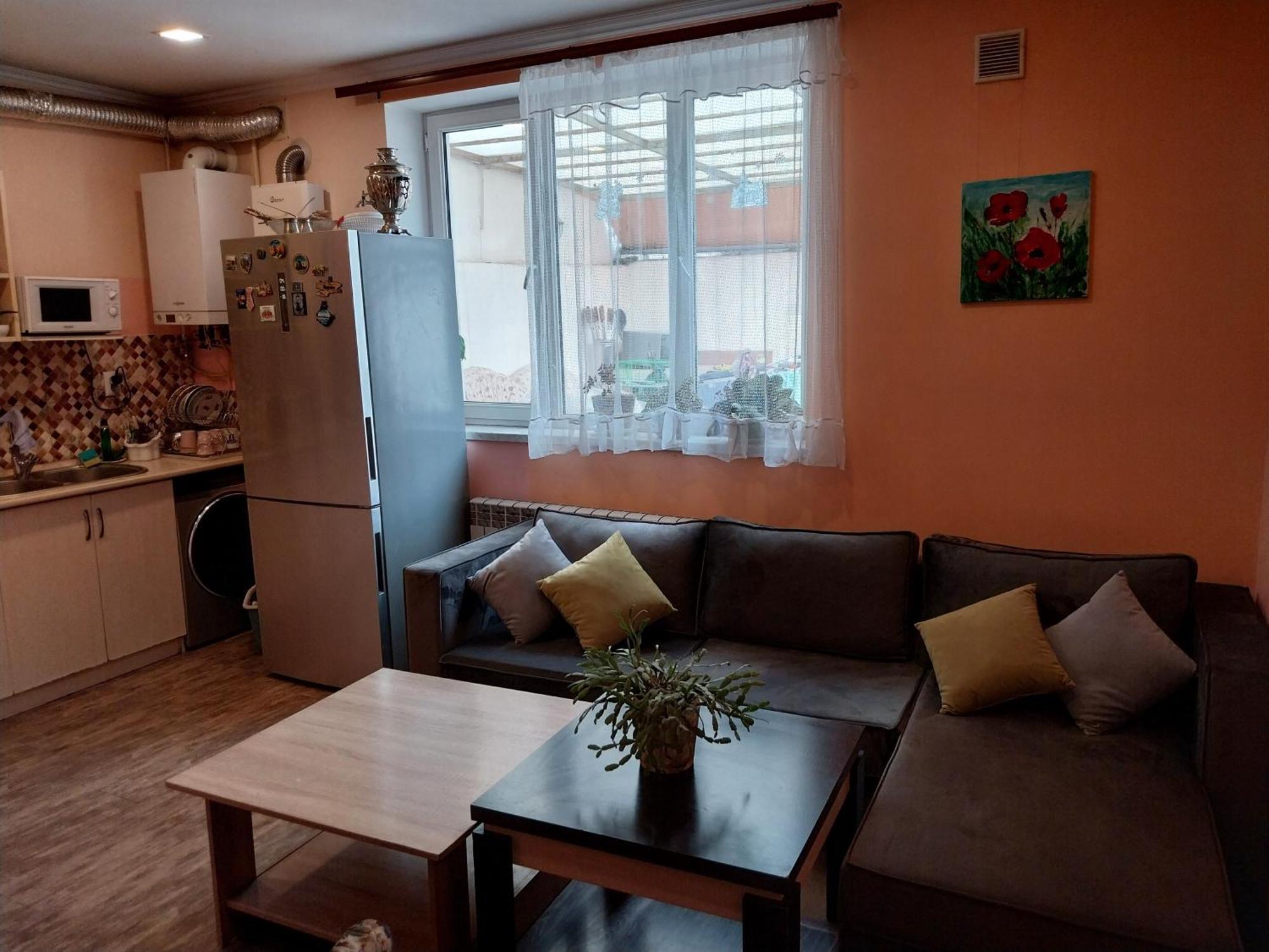 Like Home Guesthouse & Tours เยเรวาน ภายนอก รูปภาพ