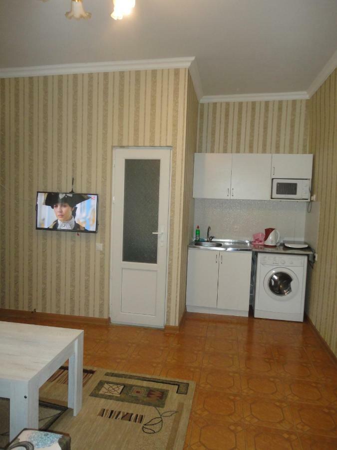 Like Home Guesthouse & Tours เยเรวาน ภายนอก รูปภาพ